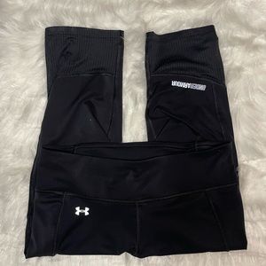 Under Armour Cropped Leggings. Size L